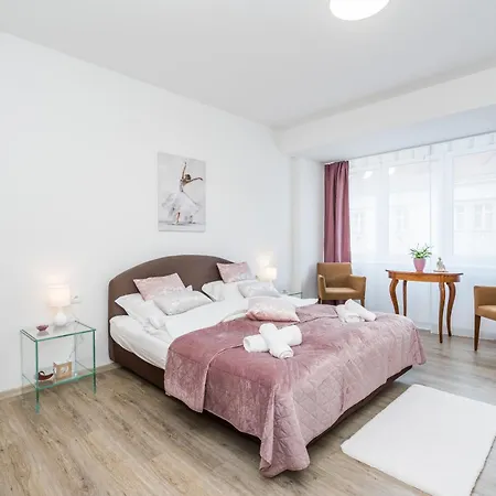 Perla Hradce 302 아파트