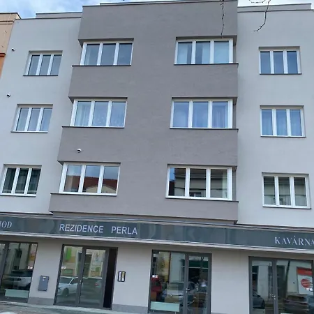 Perla Hradce 302 *