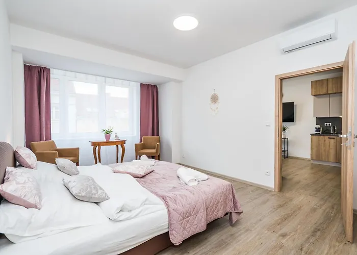 Perla Hradce 302 Апартаменты Градец-Кралове